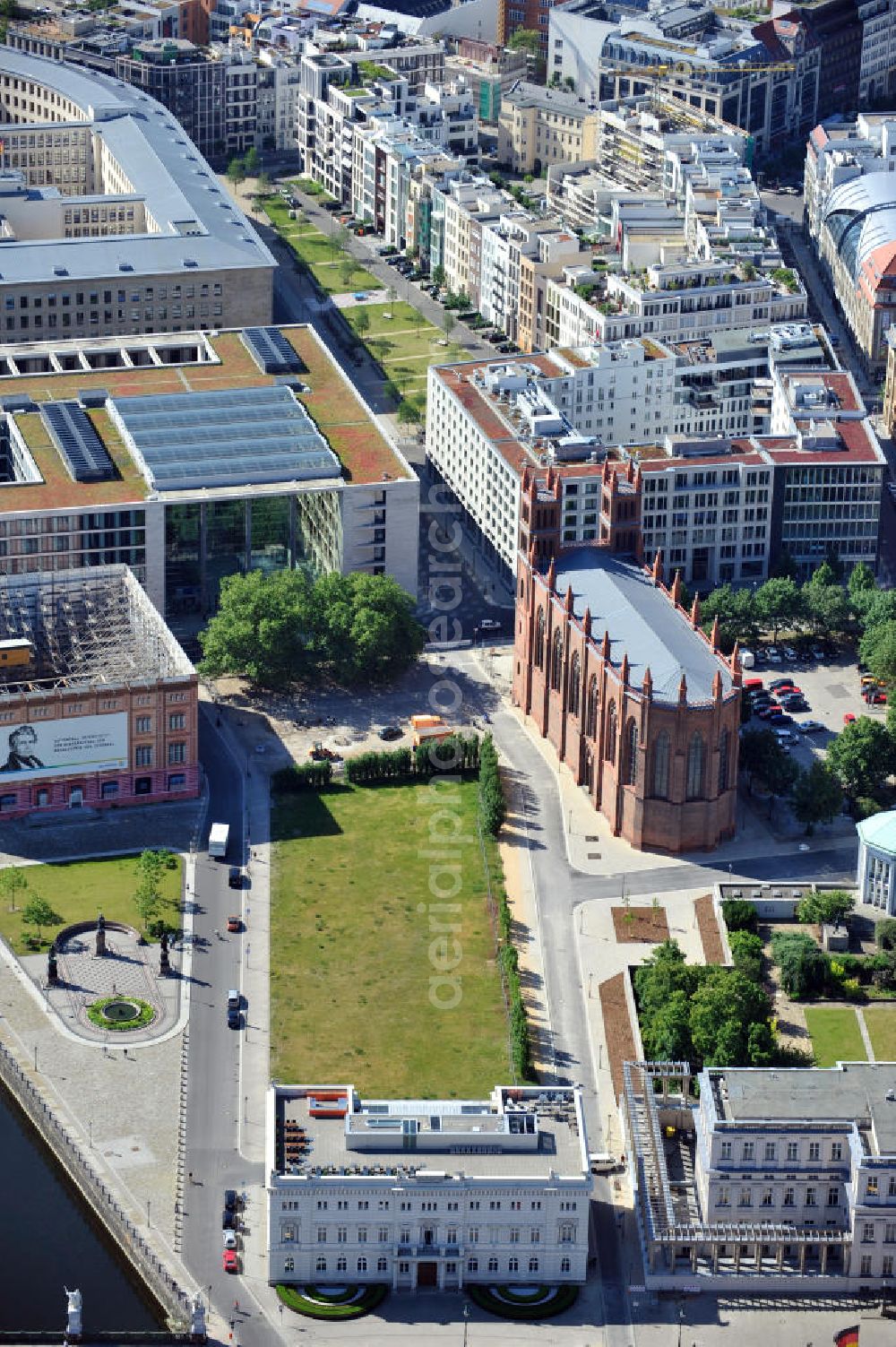 Berlin Mitte from above - Schinkelplatz mit Friedrichswerdersche Kirche am Werderschen Markt im Stadtteil Friedrichswerder in Berlin-Mitte. The square Schinkelplatz with the Friedrichswerdersche Church at the Werderschen Markt in the Friedrichswerder quarter in the borough Mitte.