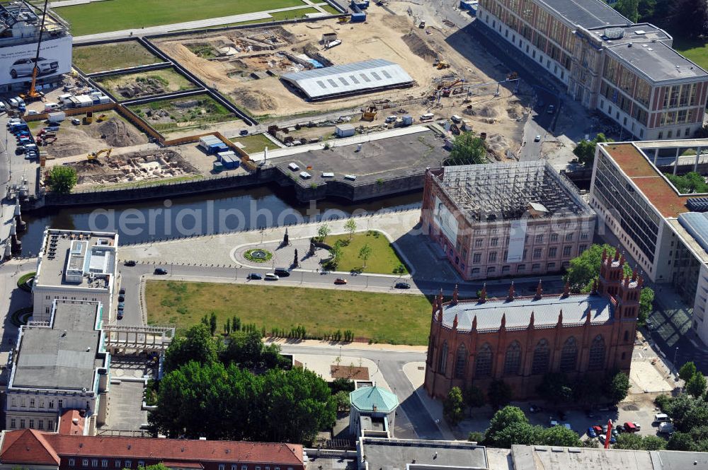 Berlin Mitte from above - Schinkelplatz mit Friedrichswerdersche Kirche am Werderschen Markt im Stadtteil Friedrichswerder in Berlin-Mitte. The square Schinkelplatz with the Friedrichswerdersche Church at the Werderschen Markt in the Friedrichswerder quarter in the borough Mitte.