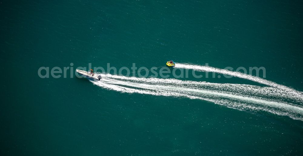 Saintes-Maries-de-la-Mer from the bird's eye view: Dinghy racing and recreational marine trips along the coast to the Mediterranean before Saintes-Maries-de-la-Mer in the province of Alpes-Cote d'Azur in France