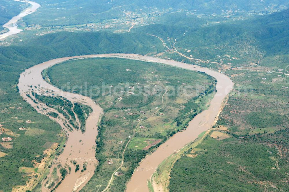 KwaZulu-Natal from above - Blick auf die Schleife des Tugela Fluss, er spielte im Laufe der Geschichte Südafrikas eine wichtige Rolle als Grenzfluss zwischen der Kolonie Natal und dem unabhängigen Königreich der Zulus im Nordosten. Der Tugela ist mit 405 km Länge der längste Fluss in der Provinz KwaZulu-Natal, Republik Südafrika. View of the loop of the Tugela River.