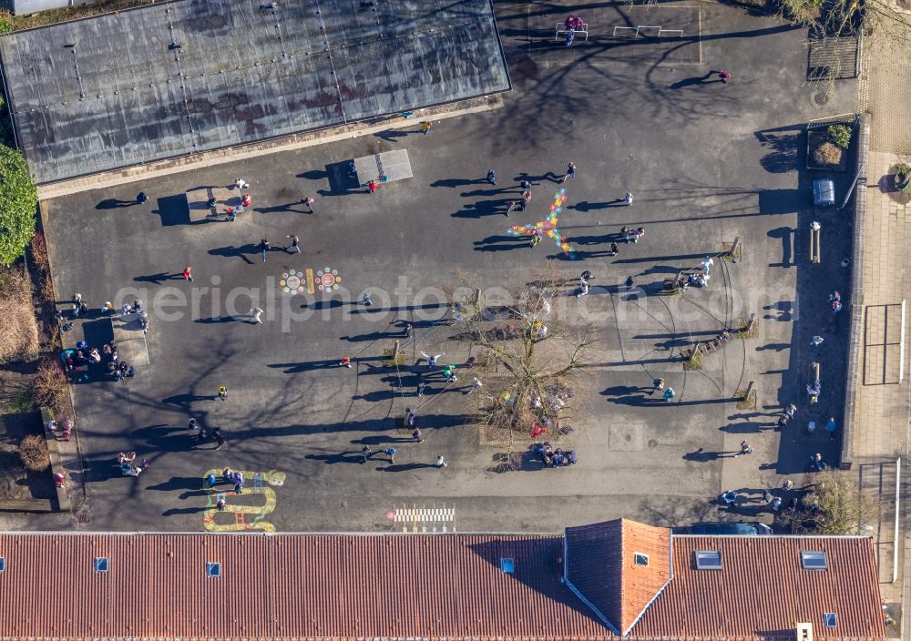 Aerial image Werden - Courtyard of the school building of Gymnasium Essen Werden on street Joseph-Breuer-Strasse in Werden at Ruhrgebiet in the state North Rhine-Westphalia, Germany