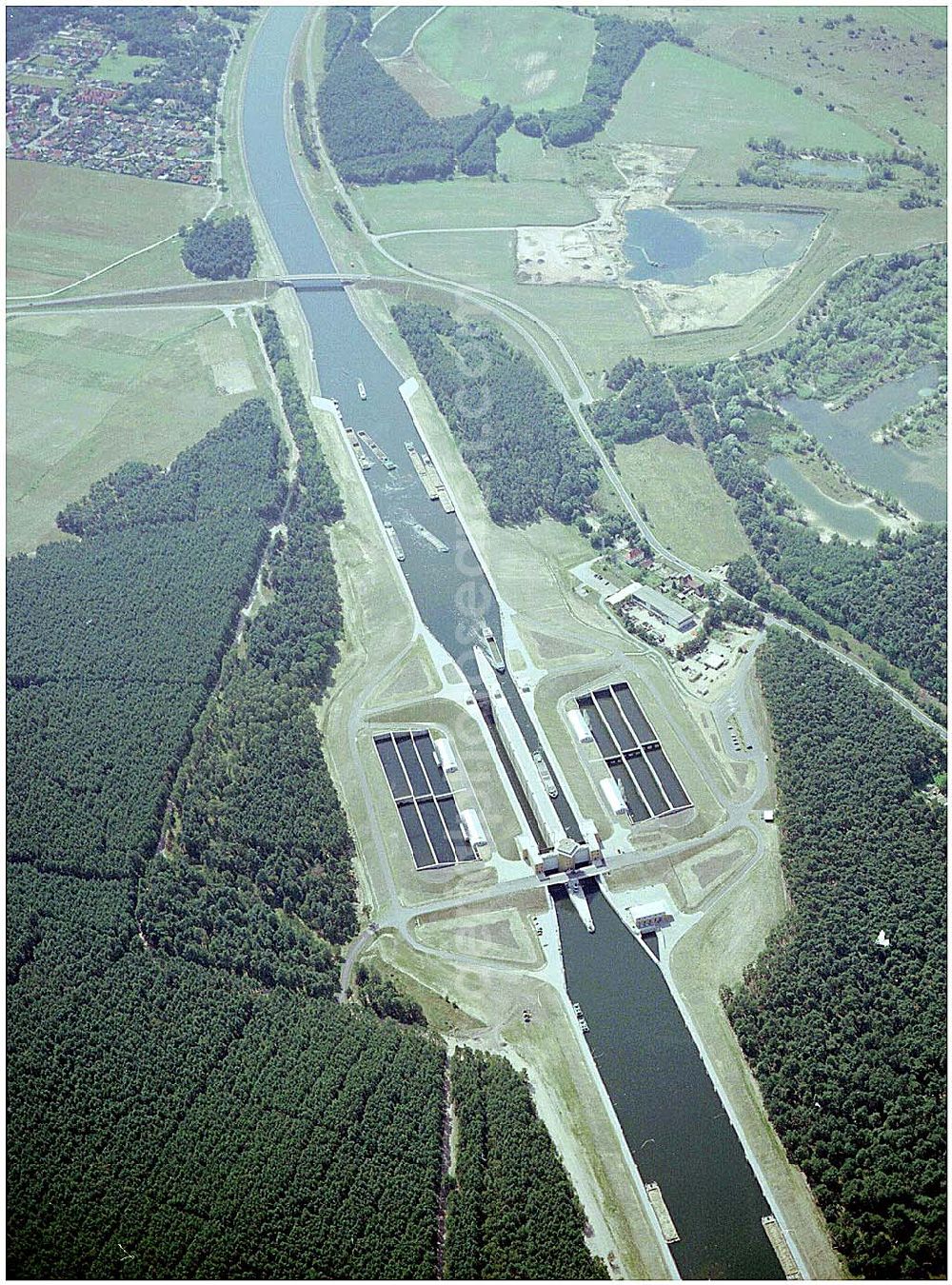 Hohenwarthe from above - 30.7.2004, Blick auf die Schleuse bei Hohenwarthe