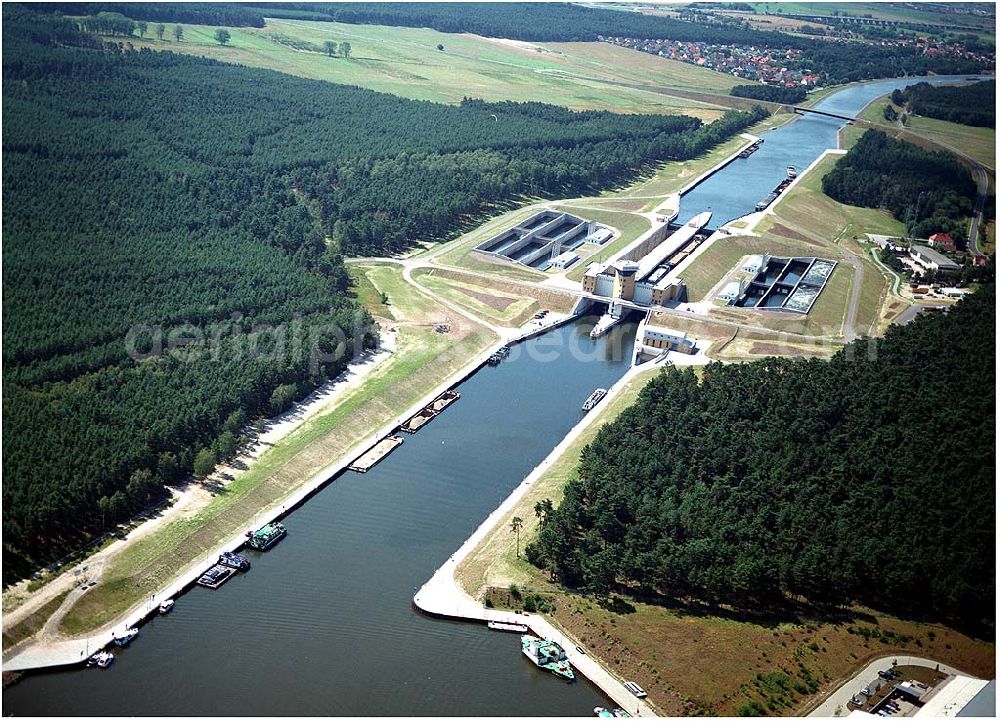 Hohenwarthe from the bird's eye view: 30.7.2004, Blick auf die Schleuse bei Hohenwarthe