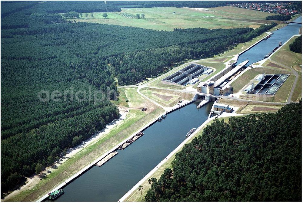 Hohenwarthe from above - 30.7.2004, Blick auf die Schleuse bei Hohenwarthe