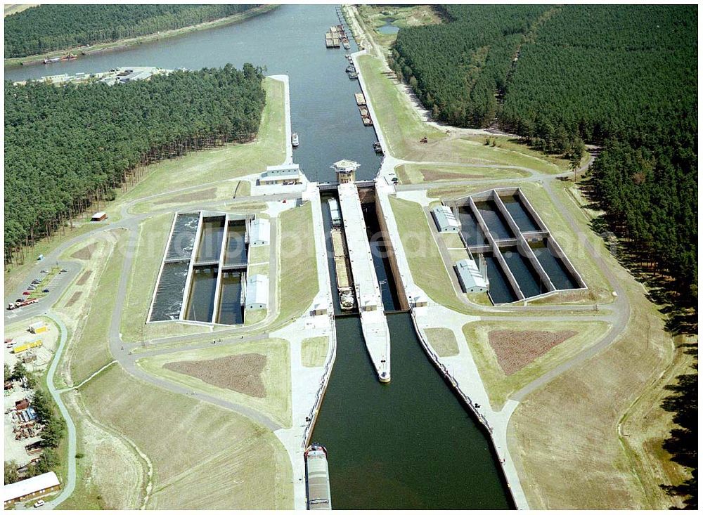 Aerial photograph Hohenwarthe - 30.7.2004, Blick auf die Schleuse bei Hohenwarthe