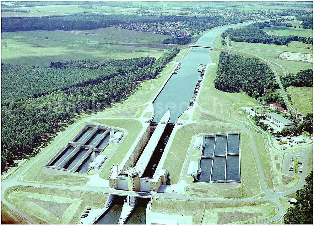 Aerial photograph Hohenwarthe - 30.7.2004, Blick auf die Schleuse bei Hohenwarthe