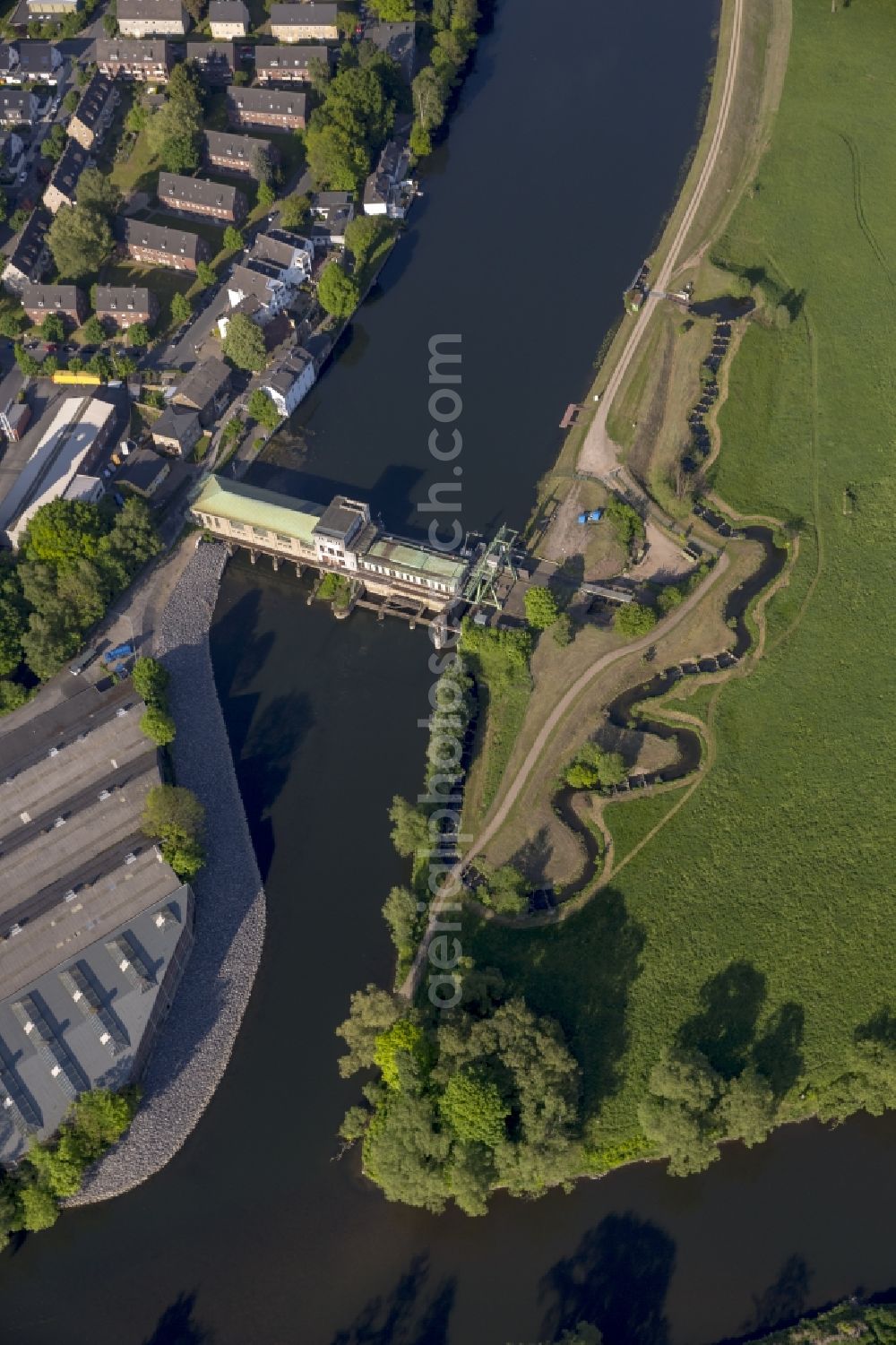 Aerial photograph Wetter - Lock on the course of the river Ruhr with fish ladder to the Ruhr barrage in Wetter in the Ruhr area in North Rhine-Westphalia