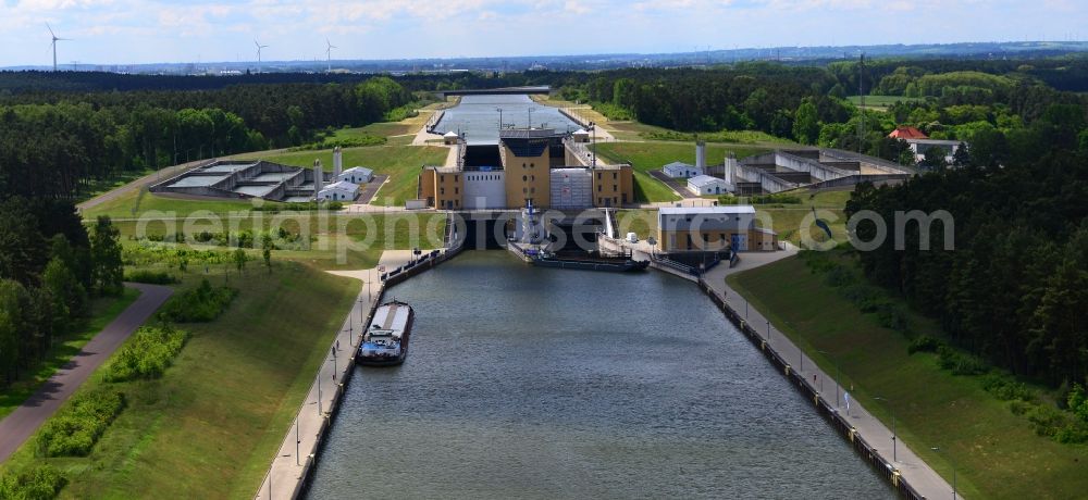 Hohenwarthe from the bird's eye view: Hohenwarthe lock on the Elbe-Havel Canal waterfront road junction near Hohenwarthe in Saxony-Anhalt