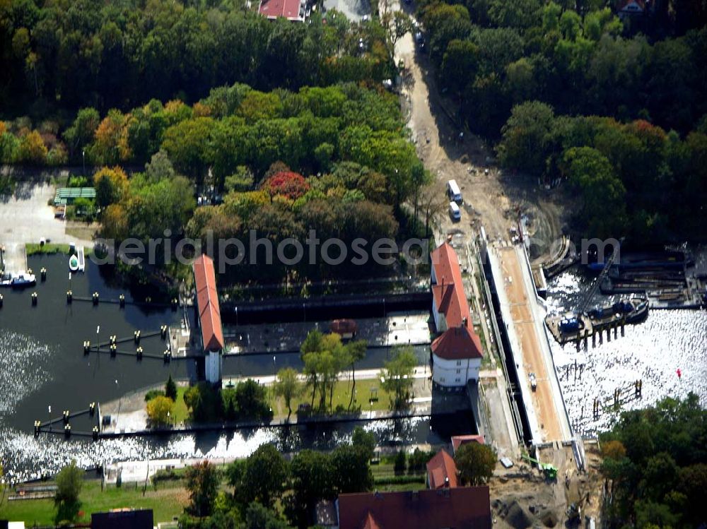 Kleinmachnow from above - 07.10.2004 Blick auf die Schleuse in Klein Machnow am Teltowkanal.