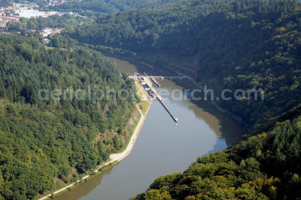 Mettlach-Keuchingen from the bird's eye view: Blick von Westen auf die Schleuse Mettlach, Oktavienstr. 999, 66693 Mettlach, an der Saar.