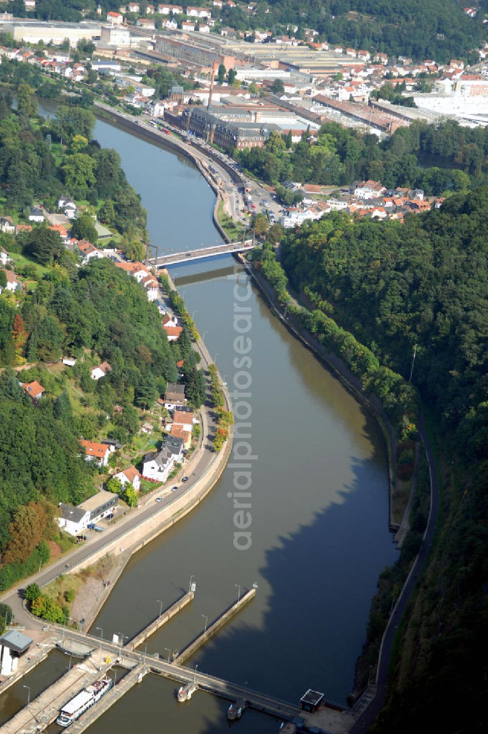 Aerial image Mettlach-Keuchingen - Blick von Westen auf die Schleuse Mettlach, Oktavienstr. 999, 66693 Mettlach, an der Saar.