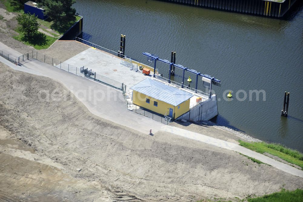 Aerial image Niegripp - Blick die Schleuse bei Niegripp am Elbe-Havel-Kanal. View of the lock Niegripp on the Elbe-Havel canal.