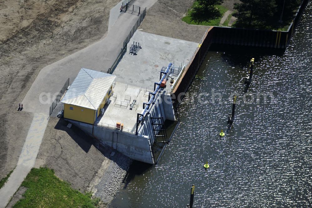 Aerial photograph Niegripp - Blick die Schleuse bei Niegripp am Elbe-Havel-Kanal. View of the lock Niegripp on the Elbe-Havel canal.