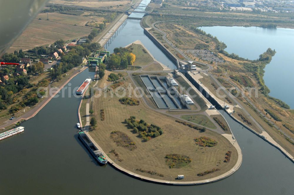 Rothensee from above - Die Sparschleuse Rothensee gehört zum Wasserstraßenkreuz Magdeburg, dass als Bestandteil der Verkehrsprojekte Deutsche Einheit Nr. 17 den Ausbau der Wasserstraßenverbindung Hannover- Magdeburg-Berlin beinhaltet. Die Schleuse Rothensee verbindet den Mittellandkanal mit den Magdeburger Häfen und der Elbe. Ein Projekt des WSV: Wasserstraßen-Neubauamt Magdeburg, 39106 Magdeburg, Tel. +49(0)391 535-0, email: wna-magdeburg@wsv.bund.de