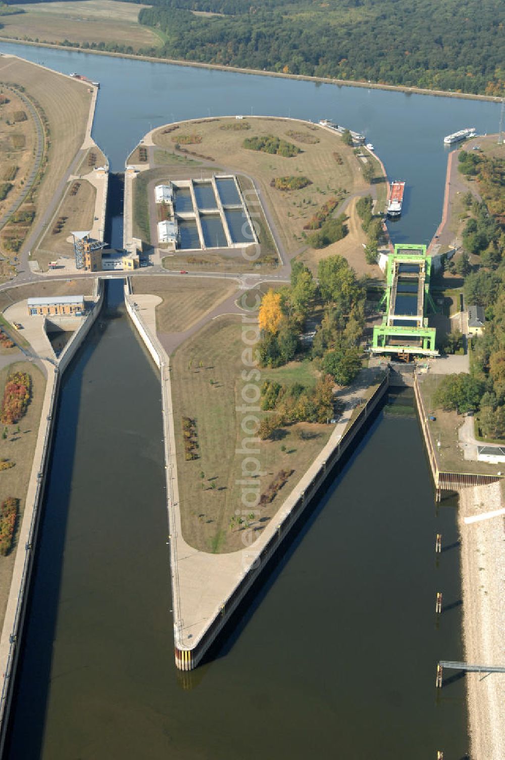 Aerial image Rothensee - Die Sparschleuse Rothensee gehört zum Wasserstraßenkreuz Magdeburg, dass als Bestandteil der Verkehrsprojekte Deutsche Einheit Nr. 17 den Ausbau der Wasserstraßenverbindung Hannover- Magdeburg-Berlin beinhaltet. Die Schleuse Rothensee verbindet den Mittellandkanal mit den Magdeburger Häfen und der Elbe. Ein Projekt des WSV: Wasserstraßen-Neubauamt Magdeburg, 39106 Magdeburg, Tel. +49(0)391 535-0, email: wna-magdeburg@wsv.bund.de