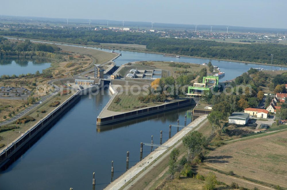 Rothensee from above - Die Sparschleuse Rothensee gehört zum Wasserstraßenkreuz Magdeburg, dass als Bestandteil der Verkehrsprojekte Deutsche Einheit Nr. 17 den Ausbau der Wasserstraßenverbindung Hannover- Magdeburg-Berlin beinhaltet. Die Schleuse Rothensee verbindet den Mittellandkanal mit den Magdeburger Häfen und der Elbe. Ein Projekt des WSV: Wasserstraßen-Neubauamt Magdeburg, 39106 Magdeburg, Tel. +49(0)391 535-0, email: wna-magdeburg@wsv.bund.de