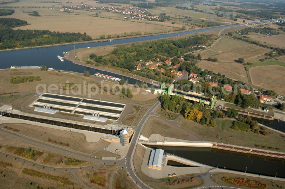 Rothensee from above - Die Sparschleuse Rothensee gehört zum Wasserstraßenkreuz Magdeburg, dass als Bestandteil der Verkehrsprojekte Deutsche Einheit Nr. 17 den Ausbau der Wasserstraßenverbindung Hannover- Magdeburg-Berlin beinhaltet. Die Schleuse Rothensee verbindet den Mittellandkanal mit den Magdeburger Häfen und der Elbe. Ein Projekt des WSV: Wasserstraßen-Neubauamt Magdeburg, 39106 Magdeburg, Tel. +49(0)391 535-0, email: wna-magdeburg@wsv.bund.de