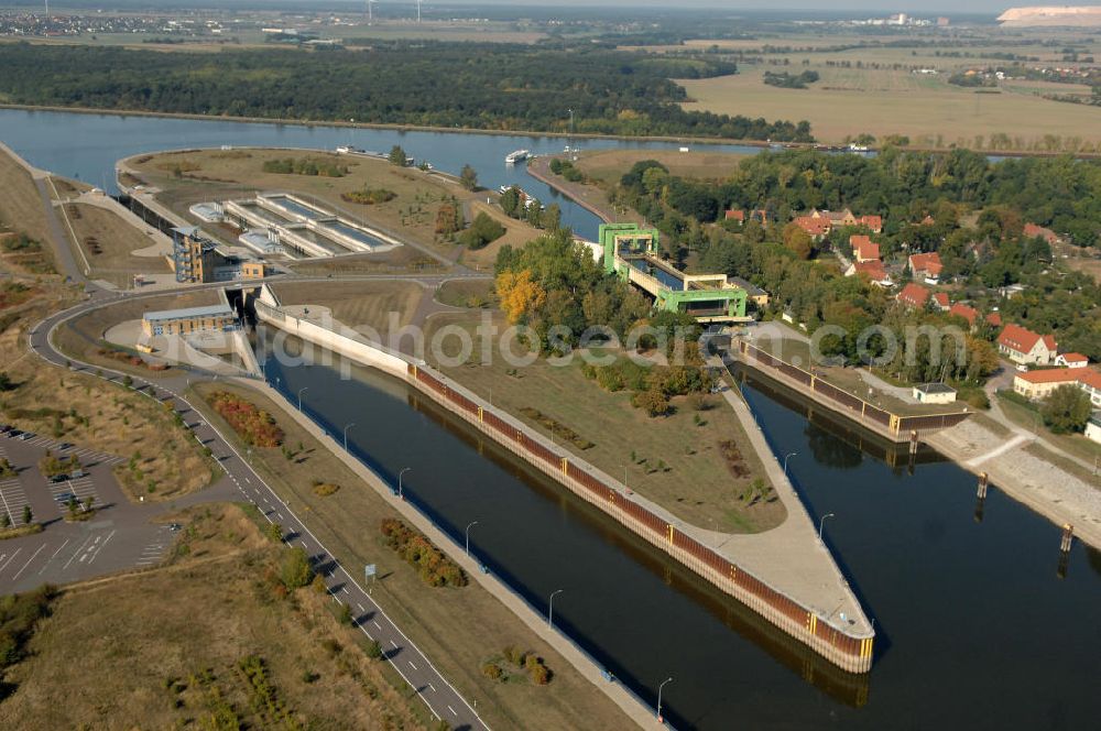 Rothensee from above - Die Sparschleuse Rothensee gehört zum Wasserstraßenkreuz Magdeburg, dass als Bestandteil der Verkehrsprojekte Deutsche Einheit Nr. 17 den Ausbau der Wasserstraßenverbindung Hannover- Magdeburg-Berlin beinhaltet. Die Schleuse Rothensee verbindet den Mittellandkanal mit den Magdeburger Häfen und der Elbe. Ein Projekt des WSV: Wasserstraßen-Neubauamt Magdeburg, 39106 Magdeburg, Tel. +49(0)391 535-0, email: wna-magdeburg@wsv.bund.de