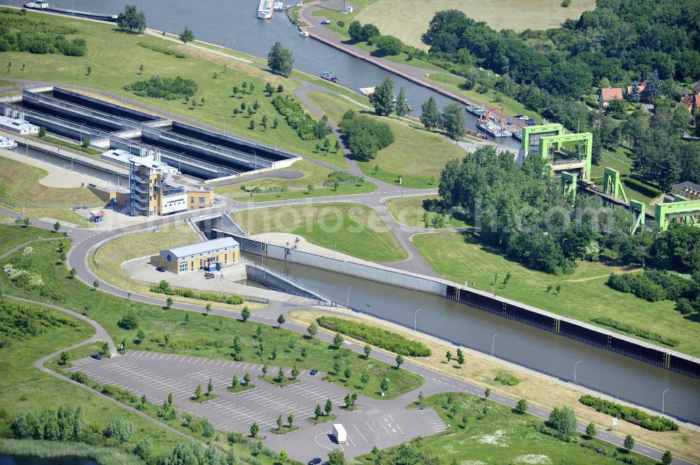 Rothensee from the bird's eye view: Blick die Schleusen bei Rothensee am Elbe-Havel-Kanal / Mittellandkanal. View of the locks at Rothensee Elbe-Havel Canal / Mittelland Canal.