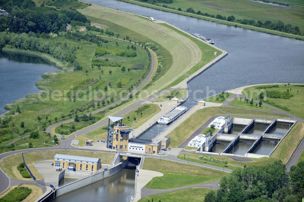 Aerial photograph Rothensee - Blick die Schleusen bei Rothensee am Elbe-Havel-Kanal / Mittellandkanal. View of the locks at Rothensee Elbe-Havel Canal / Mittelland Canal.