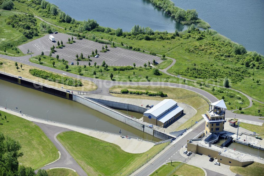 Aerial image Rothensee - Blick die Schleusen bei Rothensee am Elbe-Havel-Kanal / Mittellandkanal. View of the locks at Rothensee Elbe-Havel Canal / Mittelland Canal.