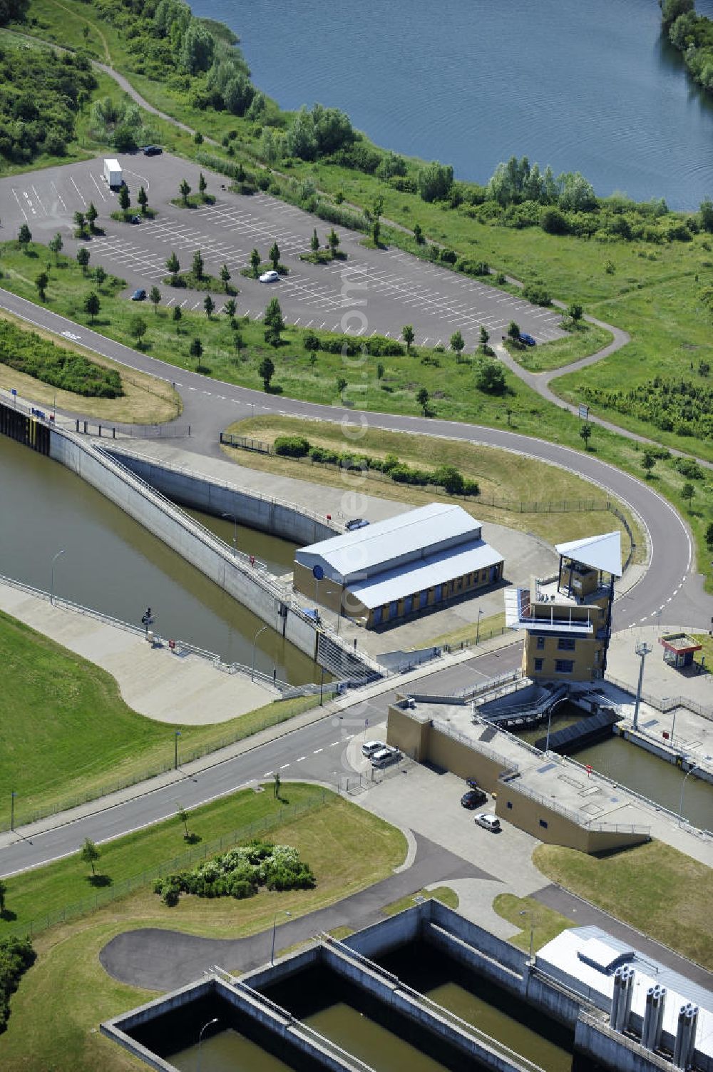 Aerial photograph Rothensee - Blick die Schleusen bei Rothensee am Elbe-Havel-Kanal / Mittellandkanal. View of the locks at Rothensee Elbe-Havel Canal / Mittelland Canal.