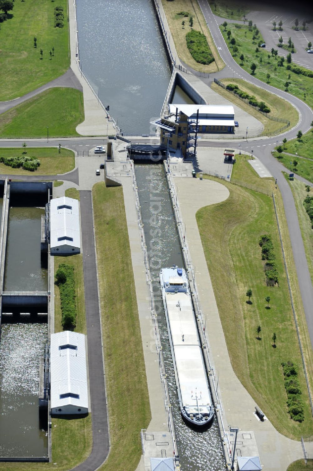 Rothensee from the bird's eye view: Blick die Schleusen bei Rothensee am Elbe-Havel-Kanal / Mittellandkanal. View of the locks at Rothensee Elbe-Havel Canal / Mittelland Canal.