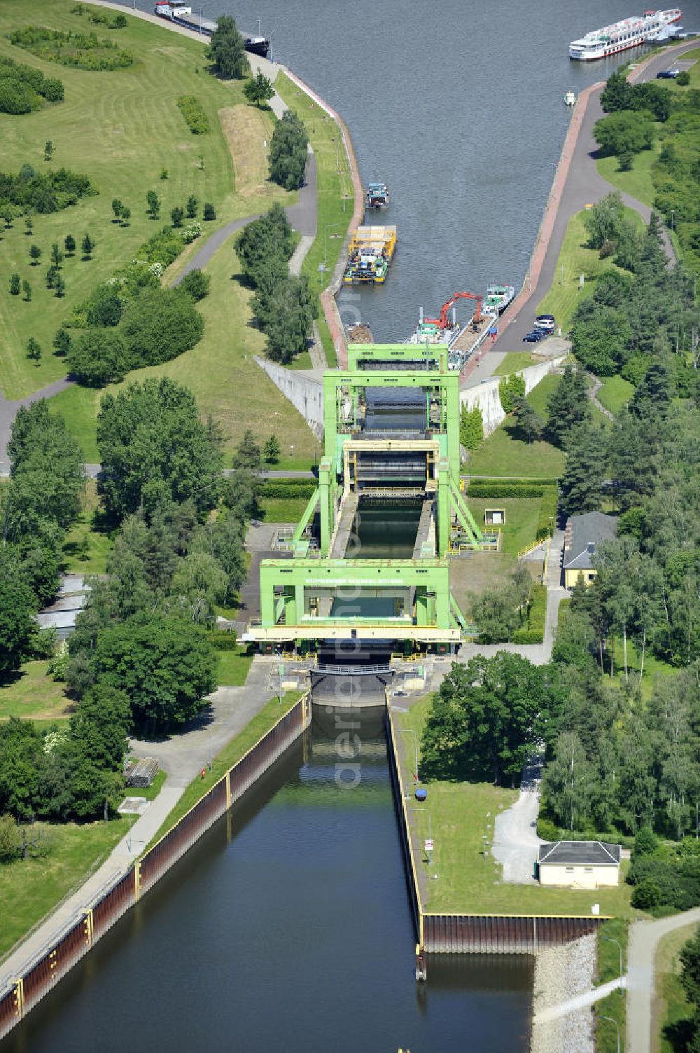 Aerial photograph Rothensee - Blick die Schleusen bei Rothensee am Elbe-Havel-Kanal / Mittellandkanal. View of the locks at Rothensee Elbe-Havel Canal / Mittelland Canal.