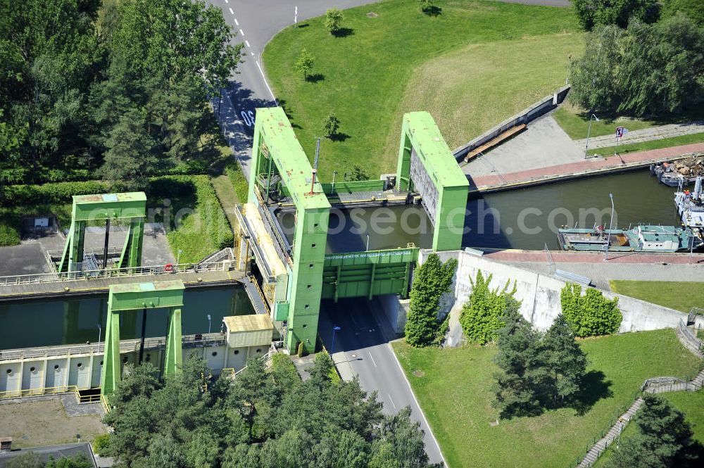 Aerial image Rothensee - Blick die Schleusen bei Rothensee am Elbe-Havel-Kanal / Mittellandkanal. View of the locks at Rothensee Elbe-Havel Canal / Mittelland Canal.