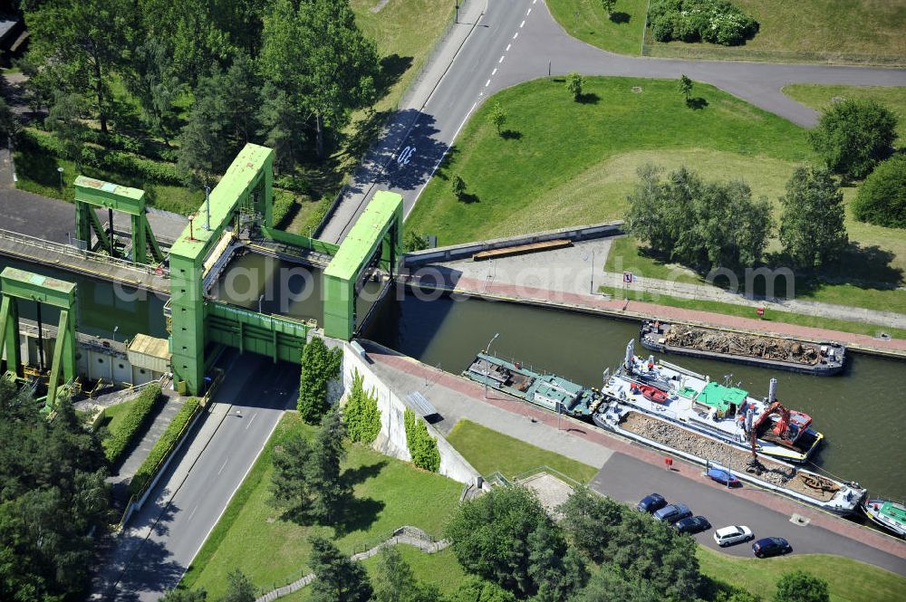 Aerial photograph Rothensee - Blick die Schleusen bei Rothensee am Elbe-Havel-Kanal / Mittellandkanal. View of the locks at Rothensee Elbe-Havel Canal / Mittelland Canal.