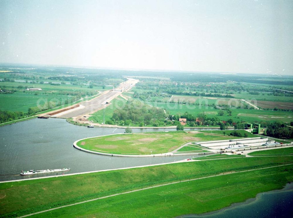 Rothensee from the bird's eye view: Schleuse Rothensee am Wasserstraßenkreuz Magdeburg.