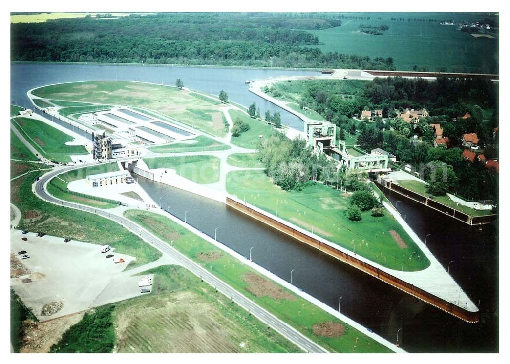 Rothensee from the bird's eye view: Schleuse Rothensee am Wasserstraßenkreuz Magdeburg.