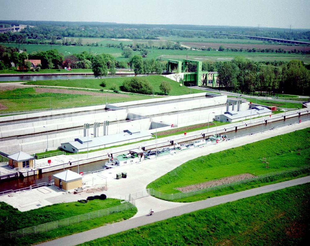 Rothensee from the bird's eye view: Schleuse Rothensee am Wasserstraßenkreuz Magdeburg.