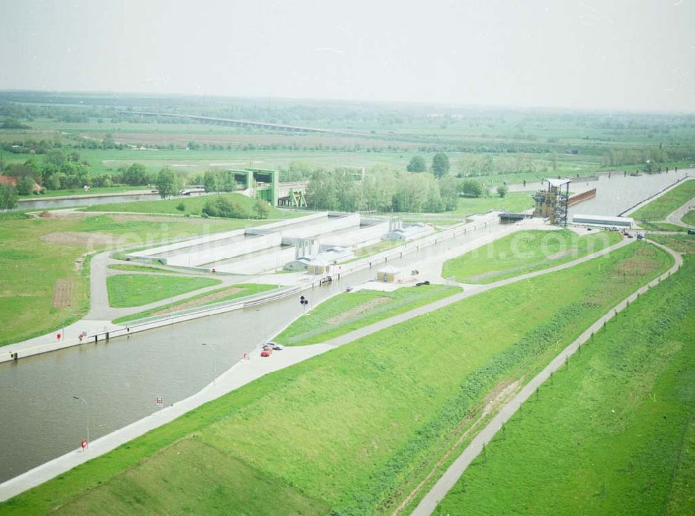 Rothensee from the bird's eye view: Schleuse Rothensee am Wasserstraßenkreuz Magdeburg.