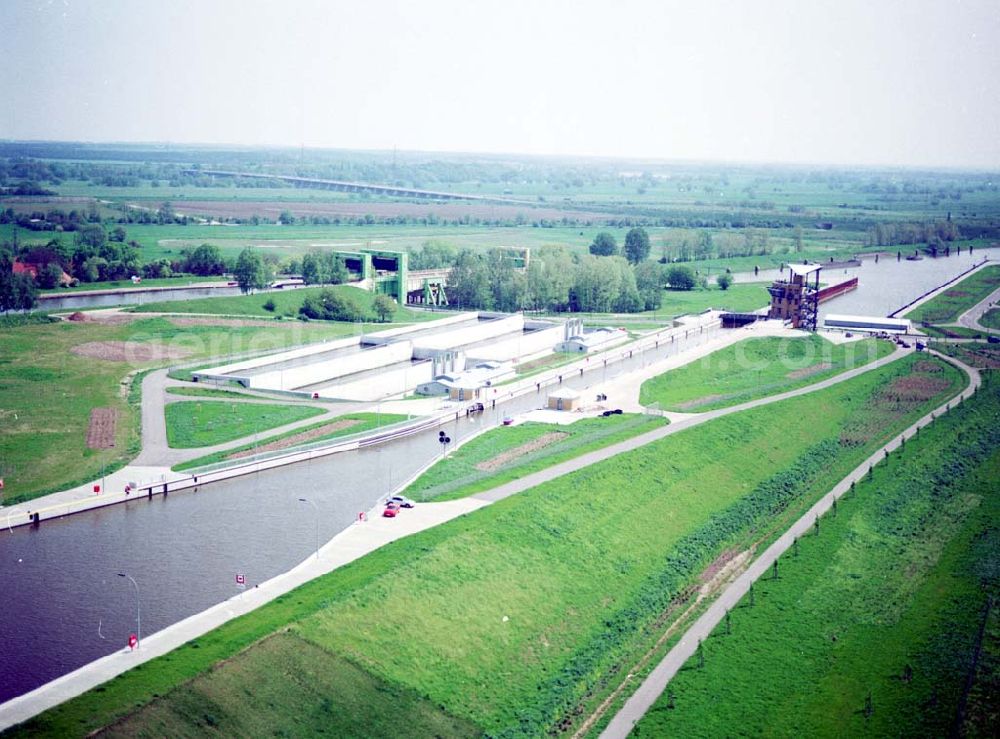 Rothensee from the bird's eye view: Schleuse Rothensee am Wasserstraßenkreuz Magdeburg.