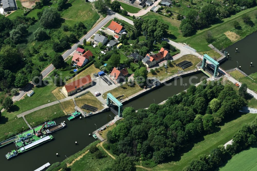 Aerial photograph Calbe (Saale) - Sluice with bridge at the riverside of the Saale in Calbe (Saale) in the state Saxony-Anhalt