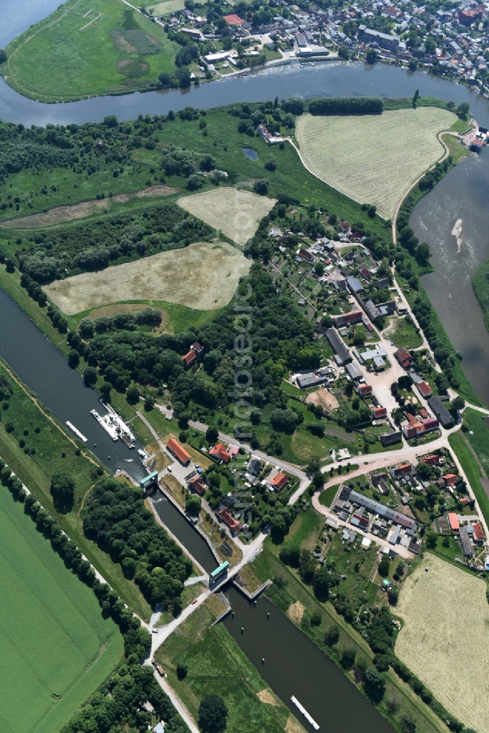 Aerial image Calbe (Saale) - Sluice with bridge at the riverside of the Saale in Calbe (Saale) in the state Saxony-Anhalt