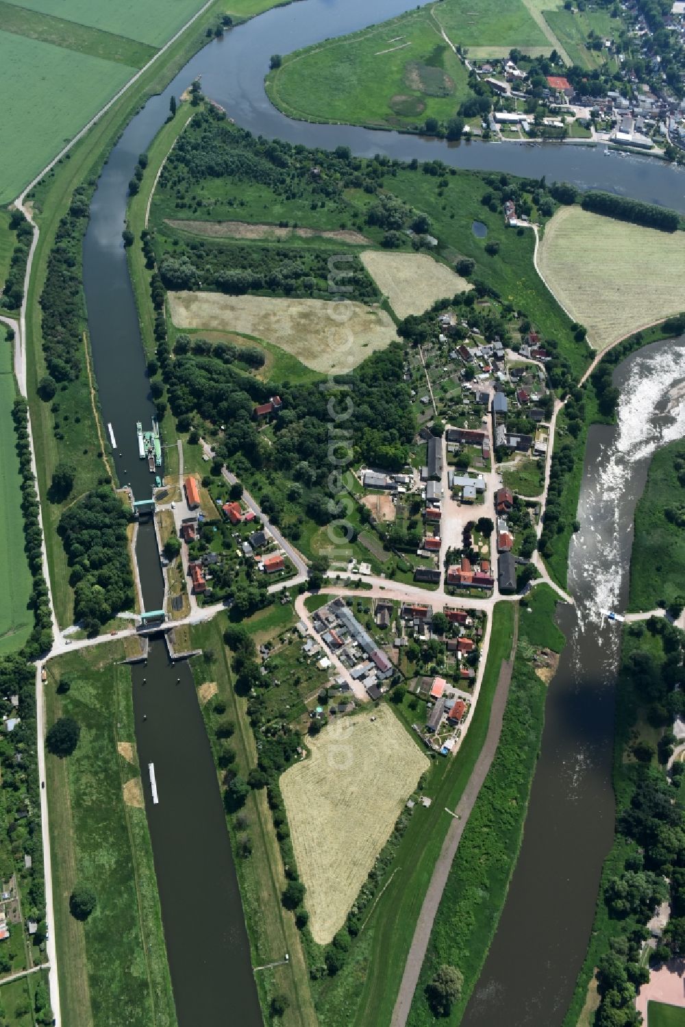 Aerial photograph Calbe (Saale) - Sluice with bridge at the riverside of the Saale in Calbe (Saale) in the state Saxony-Anhalt