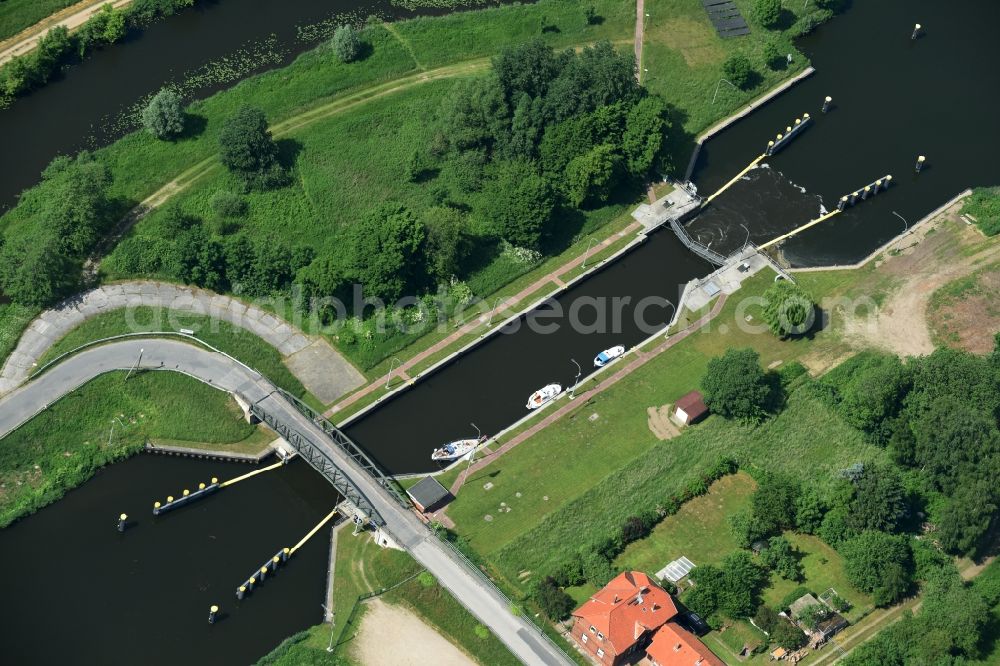 Aerial photograph Lübeck - Lock with sluice bridge Buessau at the riverside of the Elbe-Luebeck-Canal in Luebeck in the state Schleswig-Holstein