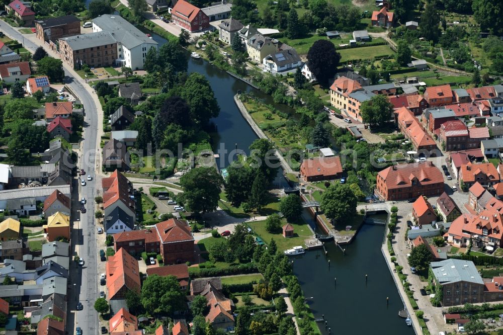 Plau am See from the bird's eye view: Schleuse mit Wehr at the river Elde in Plau am See in the state Mecklenburg - Western Pomerania