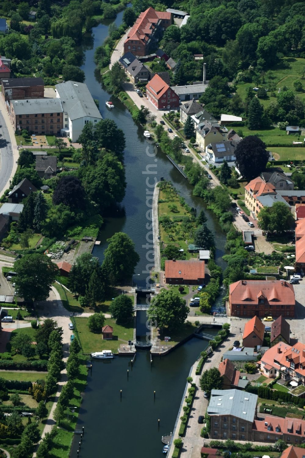 Aerial photograph Plau am See - Schleuse mit Wehr at the river Elde in Plau am See in the state Mecklenburg - Western Pomerania