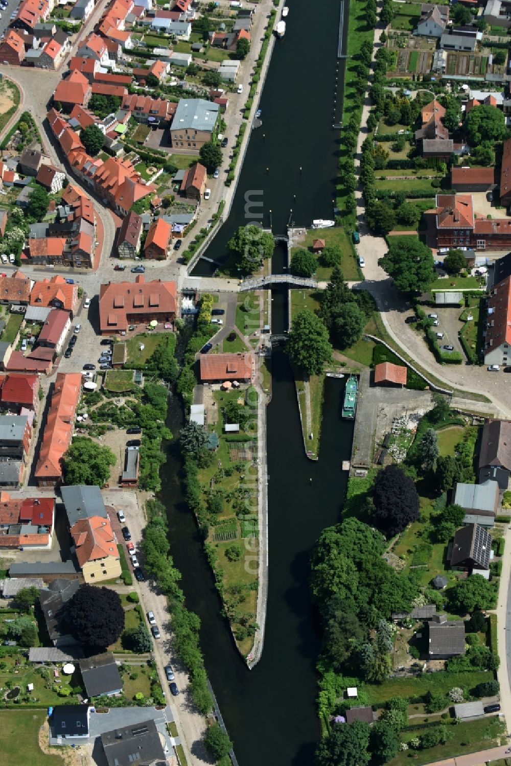 Aerial photograph Plau am See - Schleuse mit Wehr at the river Elde in Plau am See in the state Mecklenburg - Western Pomerania