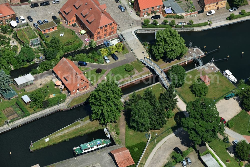 Plau am See from the bird's eye view: Schleuse mit Wehr at the river Elde in Plau am See in the state Mecklenburg - Western Pomerania