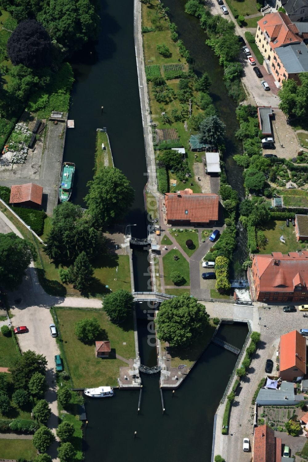 Aerial photograph Plau am See - Schleuse mit Wehr at the river Elde in Plau am See in the state Mecklenburg - Western Pomerania