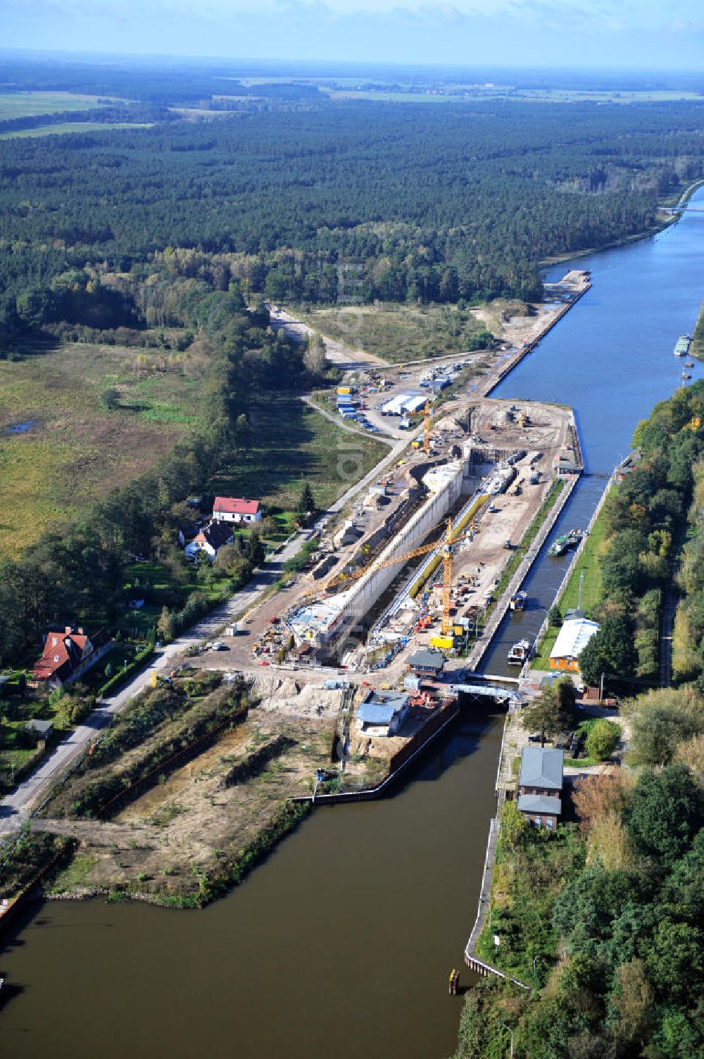 Aerial image Wusterwitz - Blick auf die Erweiterungsbaustelle der Schleuse Wusterwitz am Elbe-Havel-Kanal. Ein Projekt des WSV, Wasser- und Schifffahrtsverwaltung des Bundes. View of the construction site of the expansion lock Wusterwitz.