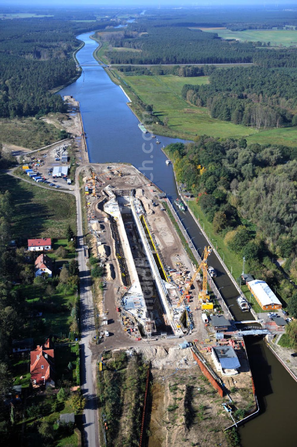 Wusterwitz from the bird's eye view: Blick auf die Erweiterungsbaustelle der Schleuse Wusterwitz am Elbe-Havel-Kanal. Ein Projekt des WSV, Wasser- und Schifffahrtsverwaltung des Bundes. View of the construction site of the expansion lock Wusterwitz.