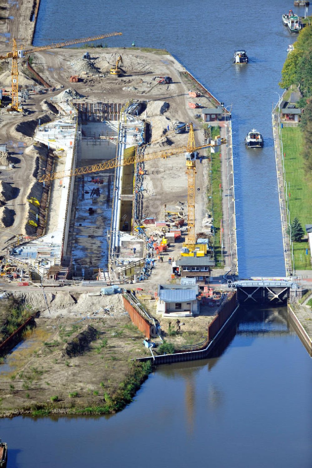 Aerial photograph Wusterwitz - Blick auf die Erweiterungsbaustelle der Schleuse Wusterwitz am Elbe-Havel-Kanal. Ein Projekt des WSV, Wasser- und Schifffahrtsverwaltung des Bundes. View of the construction site of the expansion lock Wusterwitz.