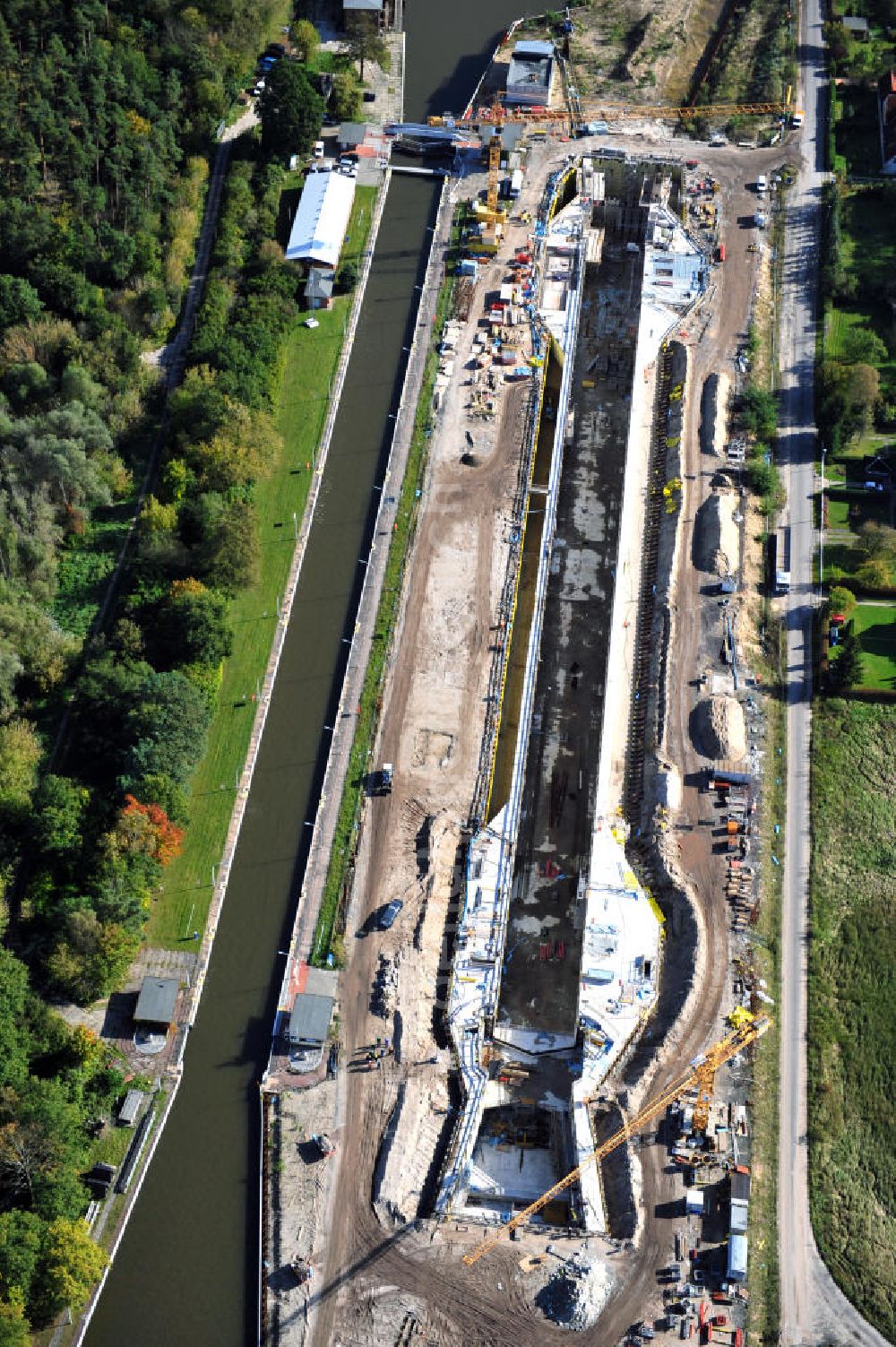 Aerial photograph Wusterwitz - Blick auf die Erweiterungsbaustelle der Schleuse Wusterwitz am Elbe-Havel-Kanal. Ein Projekt des WSV, Wasser- und Schifffahrtsverwaltung des Bundes. View of the construction site of the expansion lock Wusterwitz.