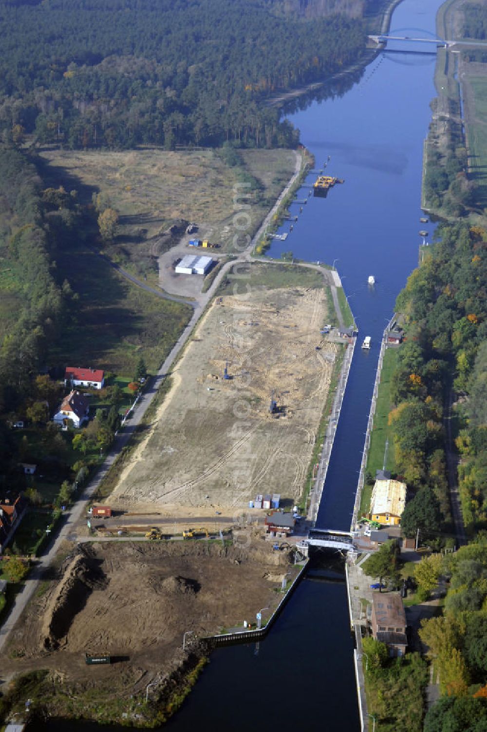 Wusterwitz from the bird's eye view: Blick auf die Schleuse Wusterwitz mit Baustelle. Ein Projekt des Wasserstraßen-Neubauamt Magdeburg, Frau Roskoden, Kleiner Werder 5c, 39114 MAGDEBURG, Tel. +49(0)391 5352168