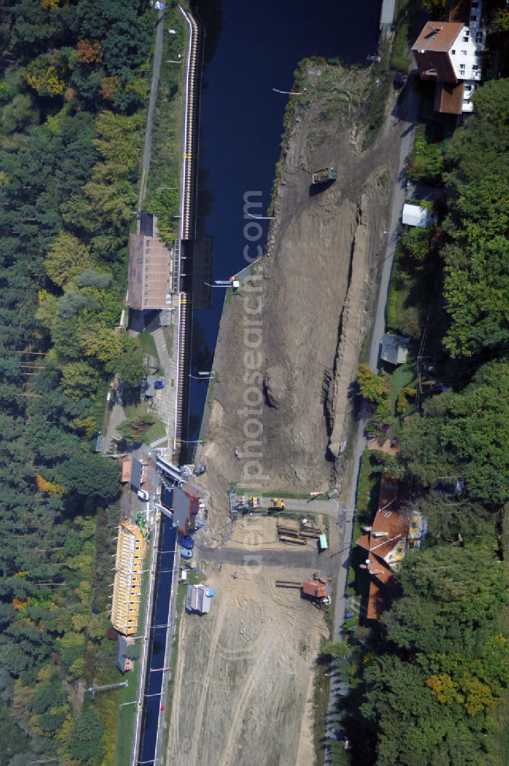 Wusterwitz from the bird's eye view: Blick auf die Schleuse Wusterwitz mit Baustelle. Ein Projekt des Wasserstraßen-Neubauamt Magdeburg, Frau Roskoden, Kleiner Werder 5c, 39114 MAGDEBURG, Tel. +49(0)391 5352168